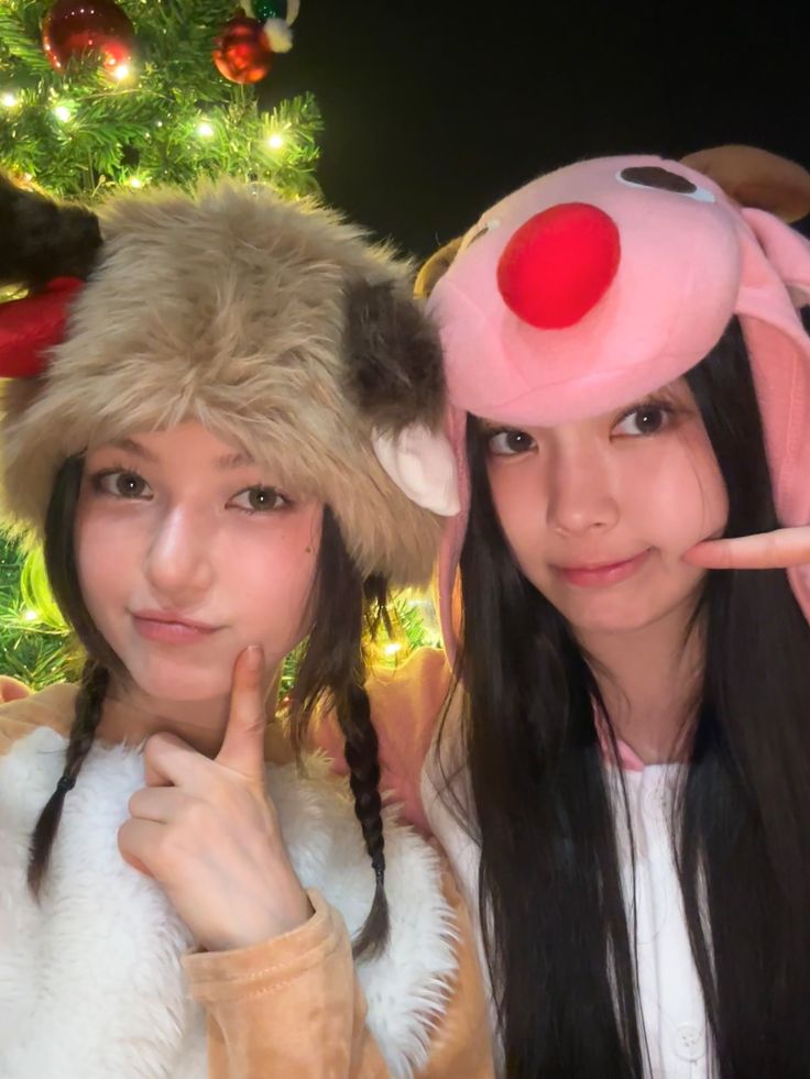 leehyeinified's tweet image. we love you danielle. newjeans is five.