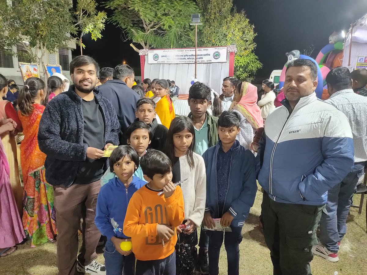 MAAtheNGO's tweet photo. A blasting enjoyment of our students at fete which organized by deaf mute school. Our students are surprised and motivated by seeing their performances and dedication.
We are thankful to our volunteer Dr. Bhanu pratap singh shekhawat for managing them properly.
#ngo
#child https://t.co/KYKnDnUk6I