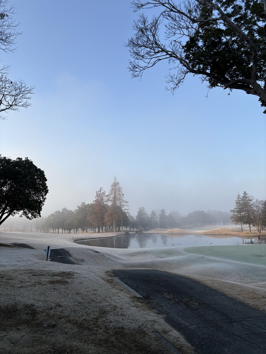 今日はゴルフ🏌️‍♂️

朝はあかん寒さでした❄️
