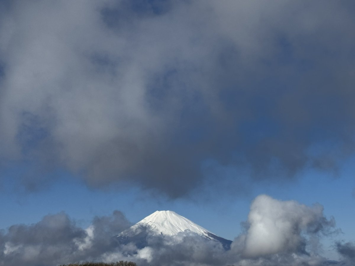 FredHo777's tweet photo. 今日の富士山🗻 https://t.co/4qhVQVPdHL