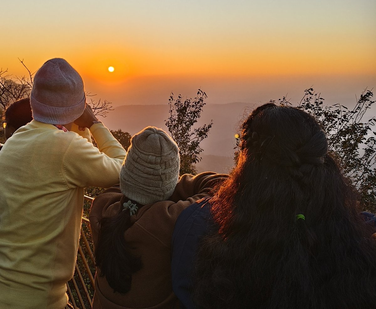 a_nibedita's tweet photo. Blessed 🏹⚖️♈ #ATFPC #sunsetpoint
#hilltop #kiriburi #thanksalmighty #nature #Adv. https://t.co/fDgdlm7z1U
