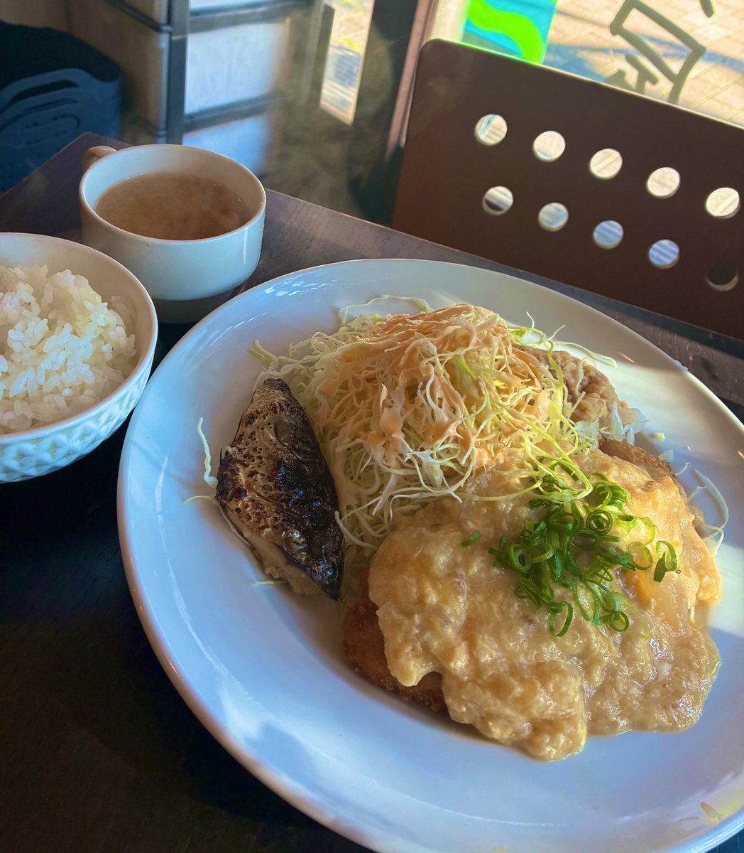 本日の日替わりランチは カツとじー❗️と サバの塩焼きです 年内の