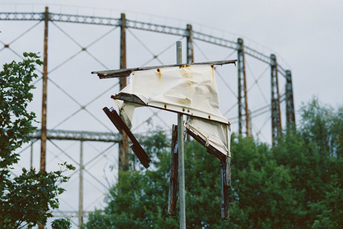 executeble's tweet image. definitely broken