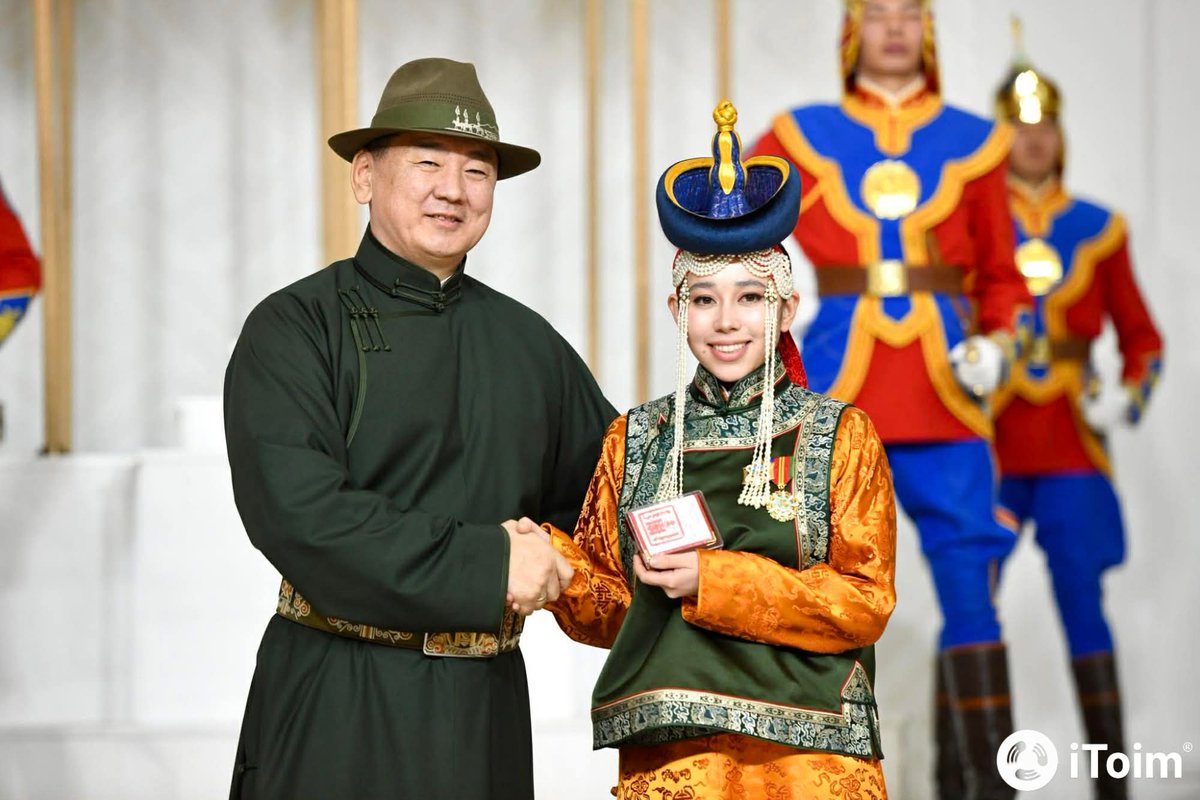 Чинбаагийн дарлалаас гарсан аас хойш энэ охин үнэхээр төвшин өөр болжээ..