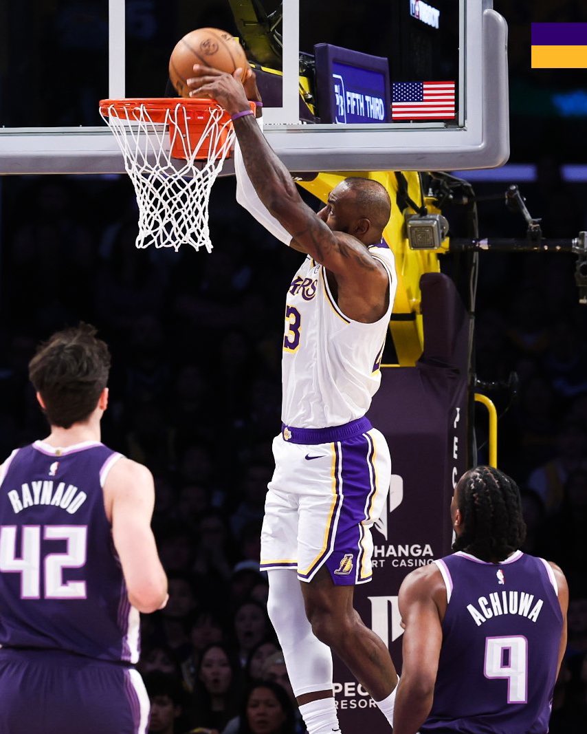 LakeShowYo tweet media