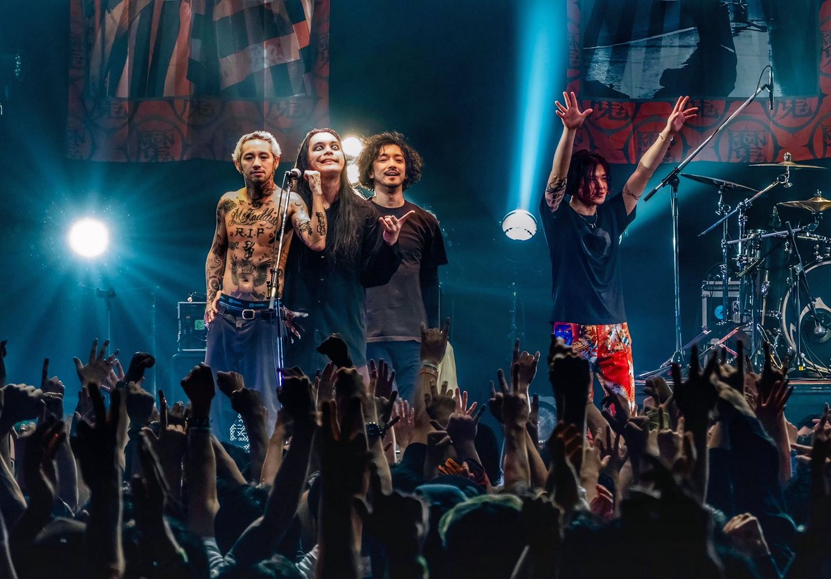 俺パル難波ハッチサイコーに楽しかった！！
十数年ぶりに酸欠でステージで気絶しかけた笑笑
ご心配おかけしました。

絶対に忘れない30代最後のライブになりました。

関わってくれた全ての皆さまに感謝いたします！

明日はZepp羽田で、誕生日檄大大宴会じゃー！