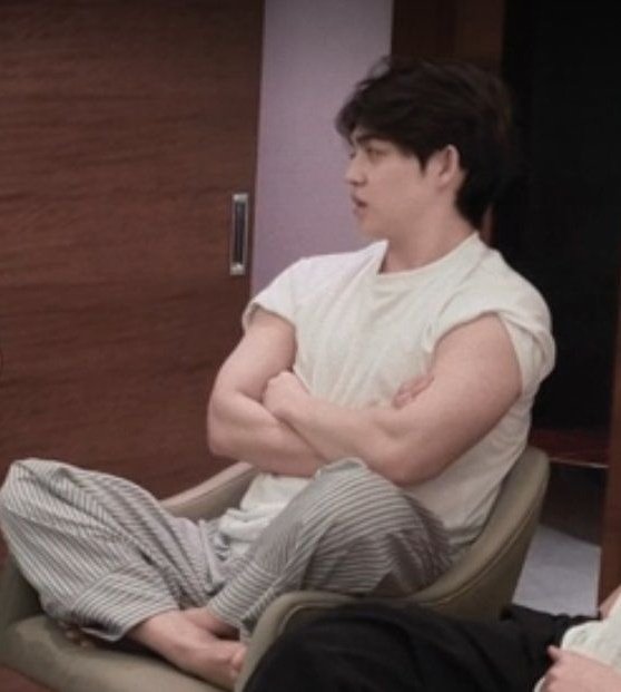 tkvoidtouch's tweet image. No puedo dormir.