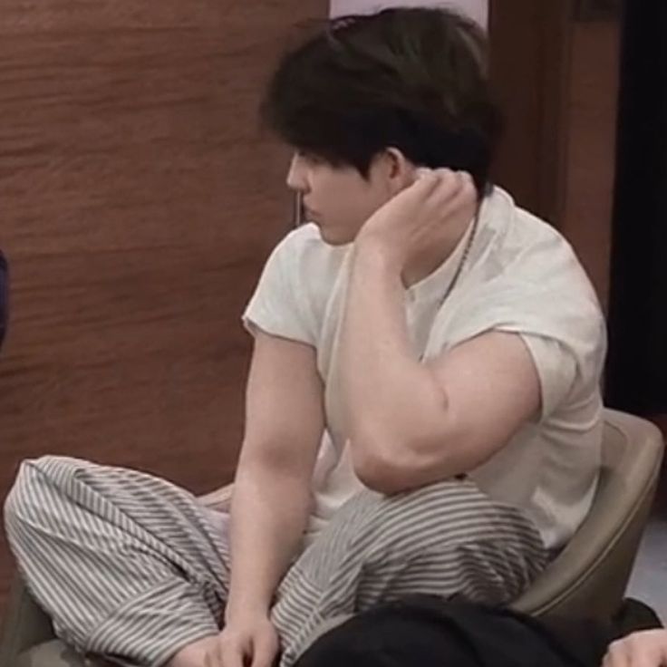 tkvoidtouch's tweet image. No puedo dormir.