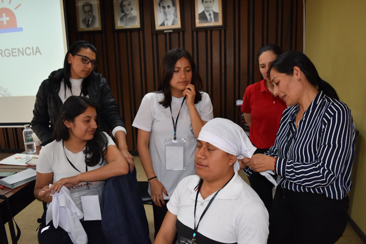 MasPeriodismo_'s tweet photo. Como parte del convenio interinstitucional, @MasPeriodismo_ y la Cruz Roja Loja desarrollaron una capacitación de 2️⃣ días en primeros auxilios dirigida a periodistas y trabajadores de la comunicación.

#FundaciónMásPeriodismo #CruzRojaLoja #PrimerosAuxilios #Capacitación https://t.co/bOxomQaYlk