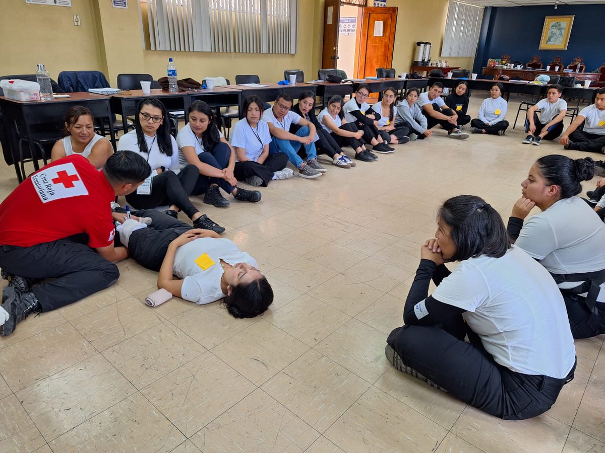 Como parte del convenio interinstitucional, <a href="/MasPeriodismo_/">Fundación Más Periodismo</a> y la Cruz Roja Loja desarrollaron una capacitación de 2️⃣ días en primeros auxilios dirigida a periodistas y trabajadores de la comunicación.

#FundaciónMásPeriodismo #CruzRojaLoja #PrimerosAuxilios #Capacitación