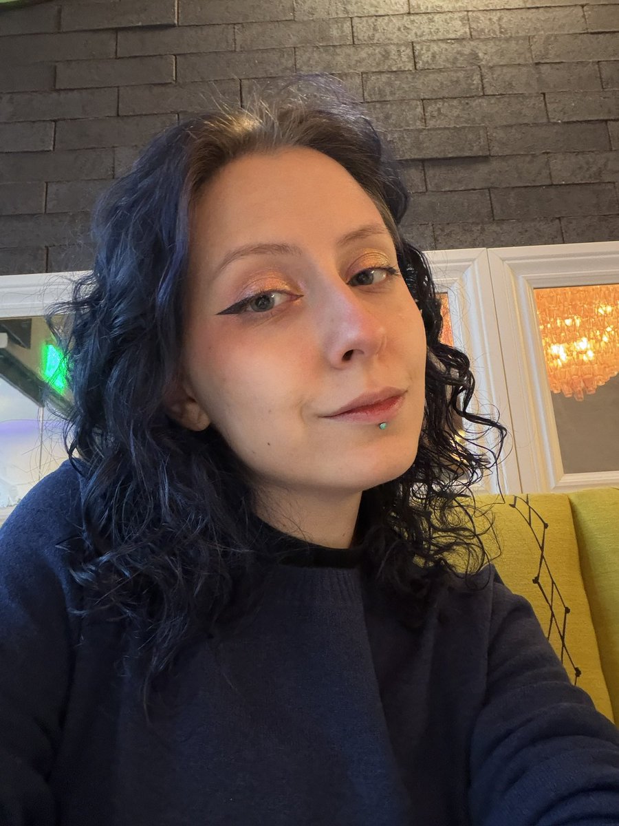 Я родилась 6 июня (прямо как Пушкин) и общение со мной ощущается как бесконечная дуэль, пересыпанная завуалированными неприличными шутками в стихах