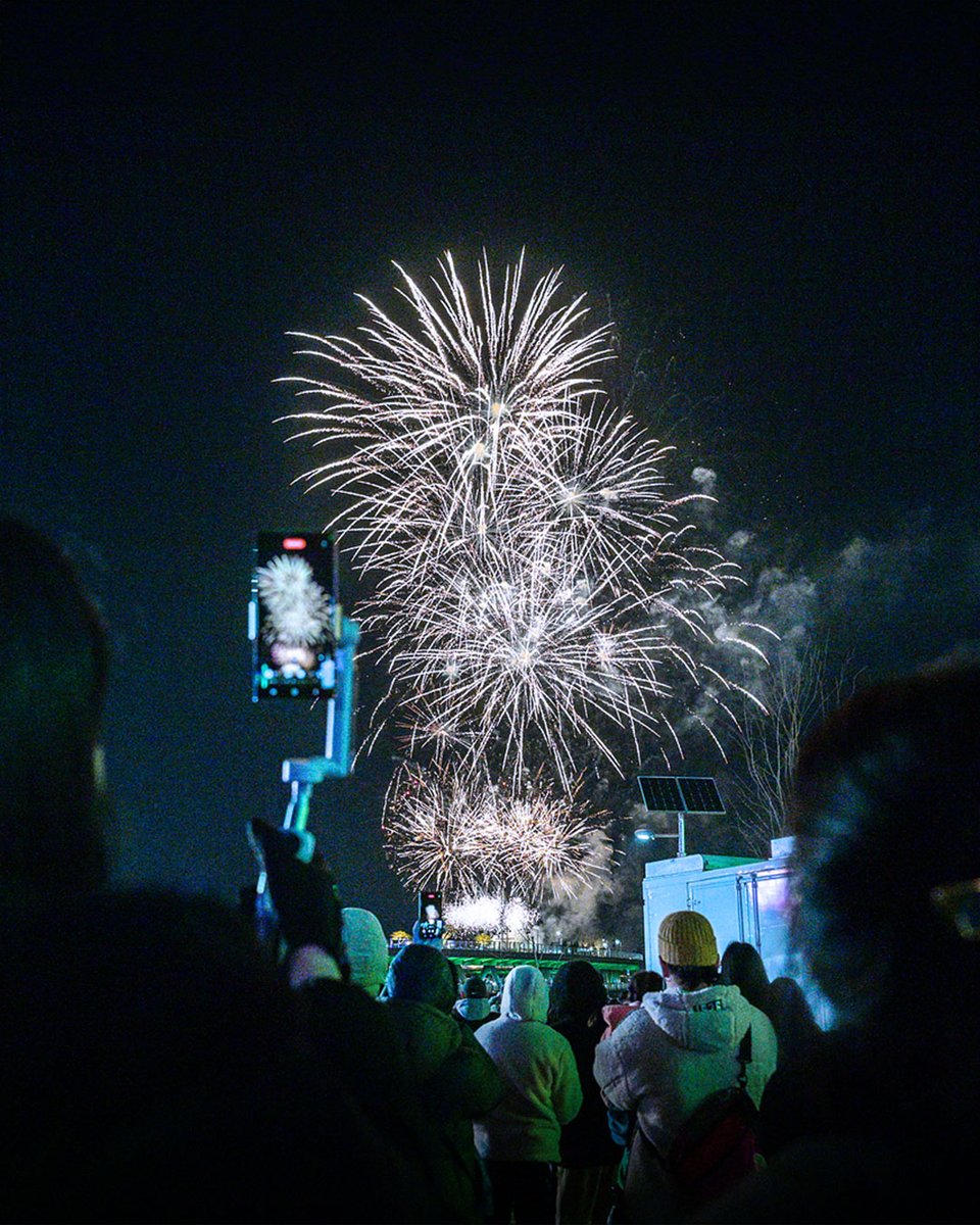 ✨ 2026년 #카운트다운 불꽃쇼 ✨ 

📍 이응다리 남측광장 일원
🗓 12. 31(수) 22:00 ~ '26. 1. 1(목) 00:10
* 00:00 새해맞이 불꽃쇼(약 10분)

⚠ 일부 구간 도보·차량 진입 통제 
🔎 자세히 보기 
sejong.go.kr/shrUrl/55JRadE…

2026년이 언제나 반짝반짝 빛나길 기원합니다 (ﾉ◕ヮ◕)ﾉ*:･ﾟ✧