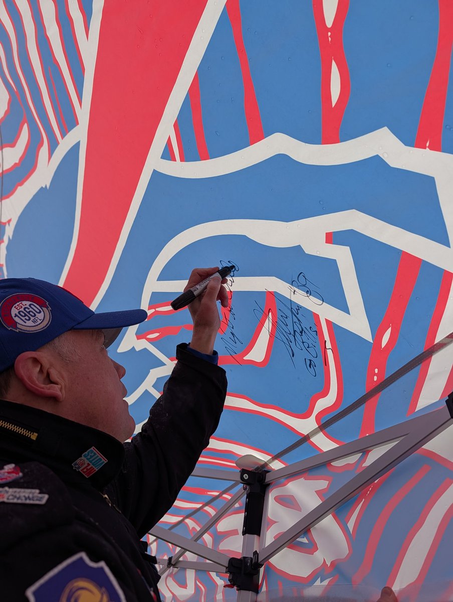 The game might not have gone the way we wanted but it was the best tailgate ever!! Thank you again to <a href="/SteveTasker89/">Steve Tasker</a> for stopping by and being so gracious!! I am truly honored to have met you!!