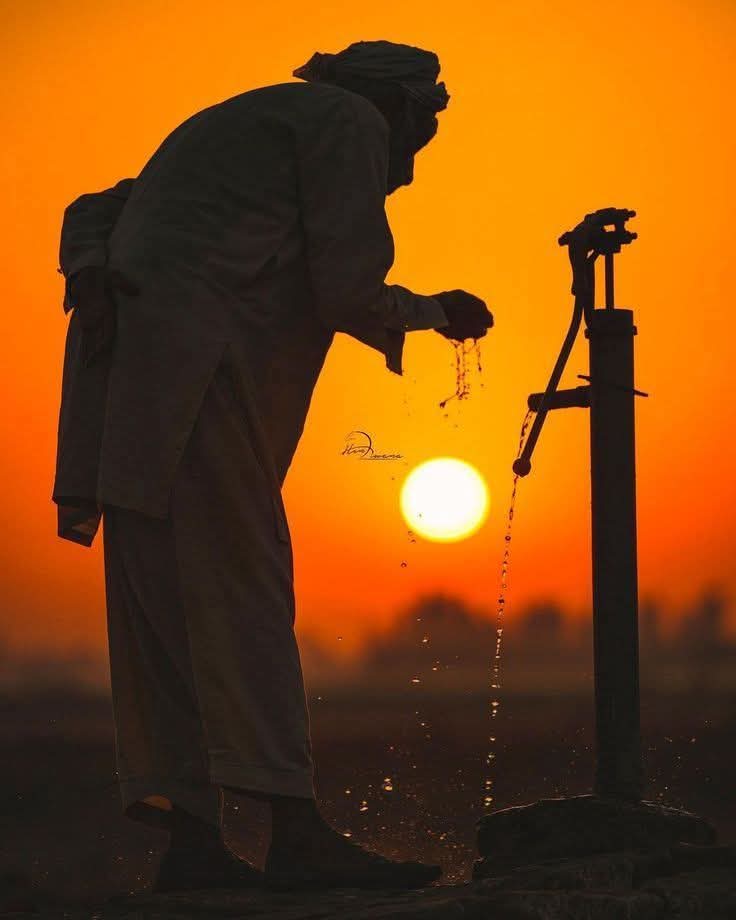 Gujraatan_'s tweet photo. فقط پاکیزہ جذبوں کی پرکھ ہوگی سر محشر  
گِنے گا کون سجدوں کو،  وضو پر کون جائے گا https://t.co/3tqJmtXndP