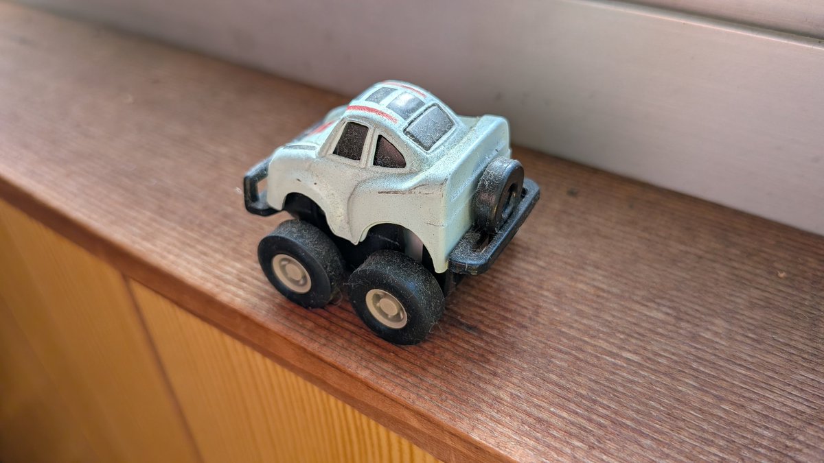 実家に昔遊んでたチョロQがまだあった、当時は訳わからずに遊んでた