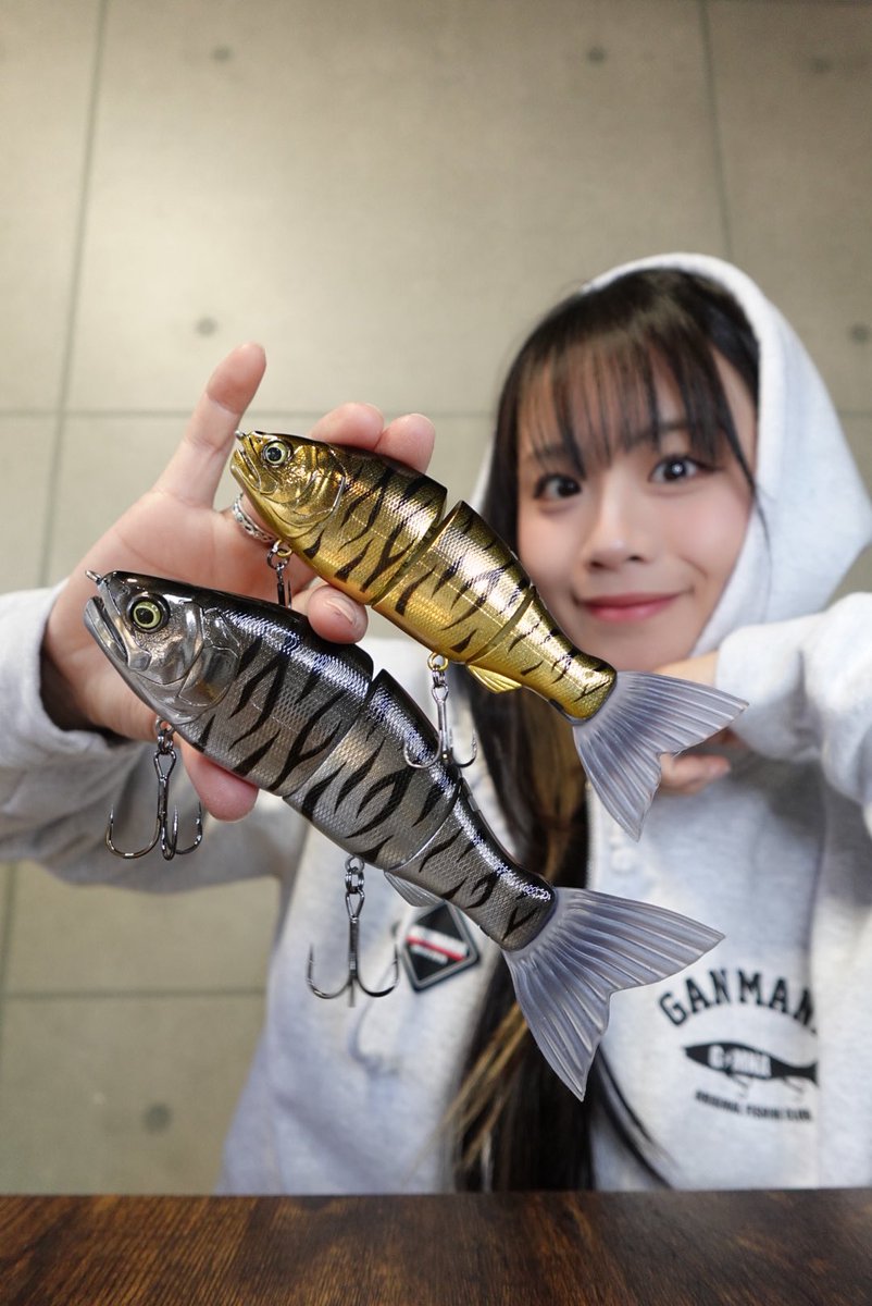 suzufishing's tweet image. 【NEW COLOR販売決定🎉🔥】

念願の新色だぁぁぁぁあ😭✨
おすずゴールドタイガー＆おすずシルバータイガーを出させていただくことになりました！🙌🏻🔥

ずっと作りたかったピカピカギラギラカラーを大好きなラチェットで！超嬉しい😭…