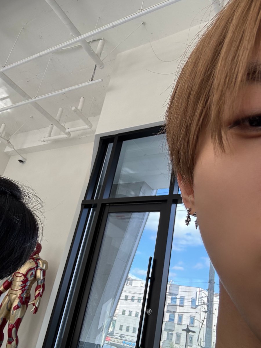🌞해리준의 오늘 운세🍀
"형들에게 많은 사랑을 받는 하루군요. 좀 과할 수도 있는 사랑이니 조심하세요^^."

- 행복지수 : 100%
- 행운의 아이템 : 디원 포토카드🤳
- Today's 미션 : 행복한 시간 보내기🕖
- 오늘의 덕담 : 해리야 생일 많이 축하하고 2026년의 첫날을 밝게 빛내줘서 고맙다!