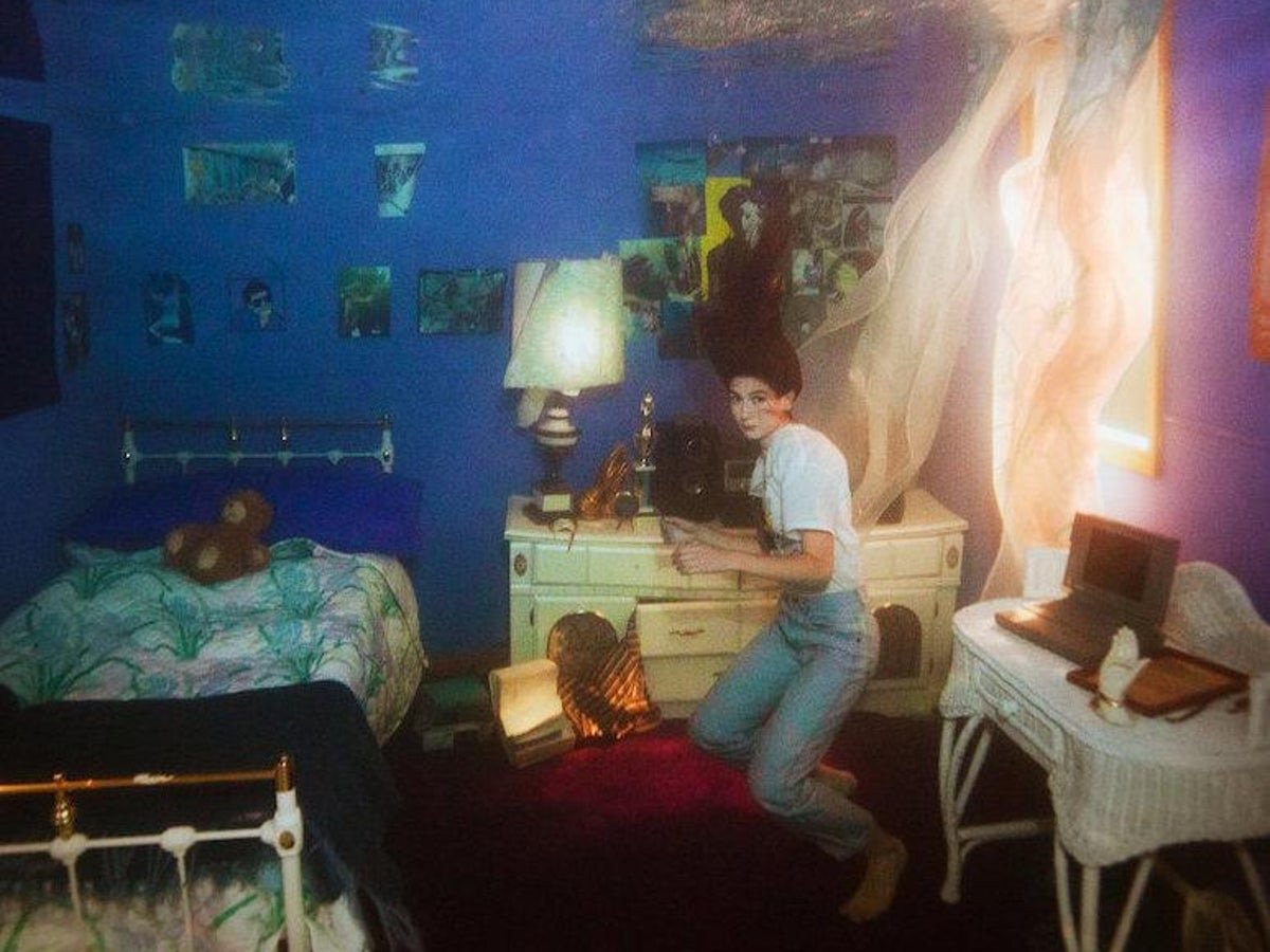 As vezes esqueço que é só ouvir o Titanic Rising de Weyes Blood que tudo vai ficar bem.