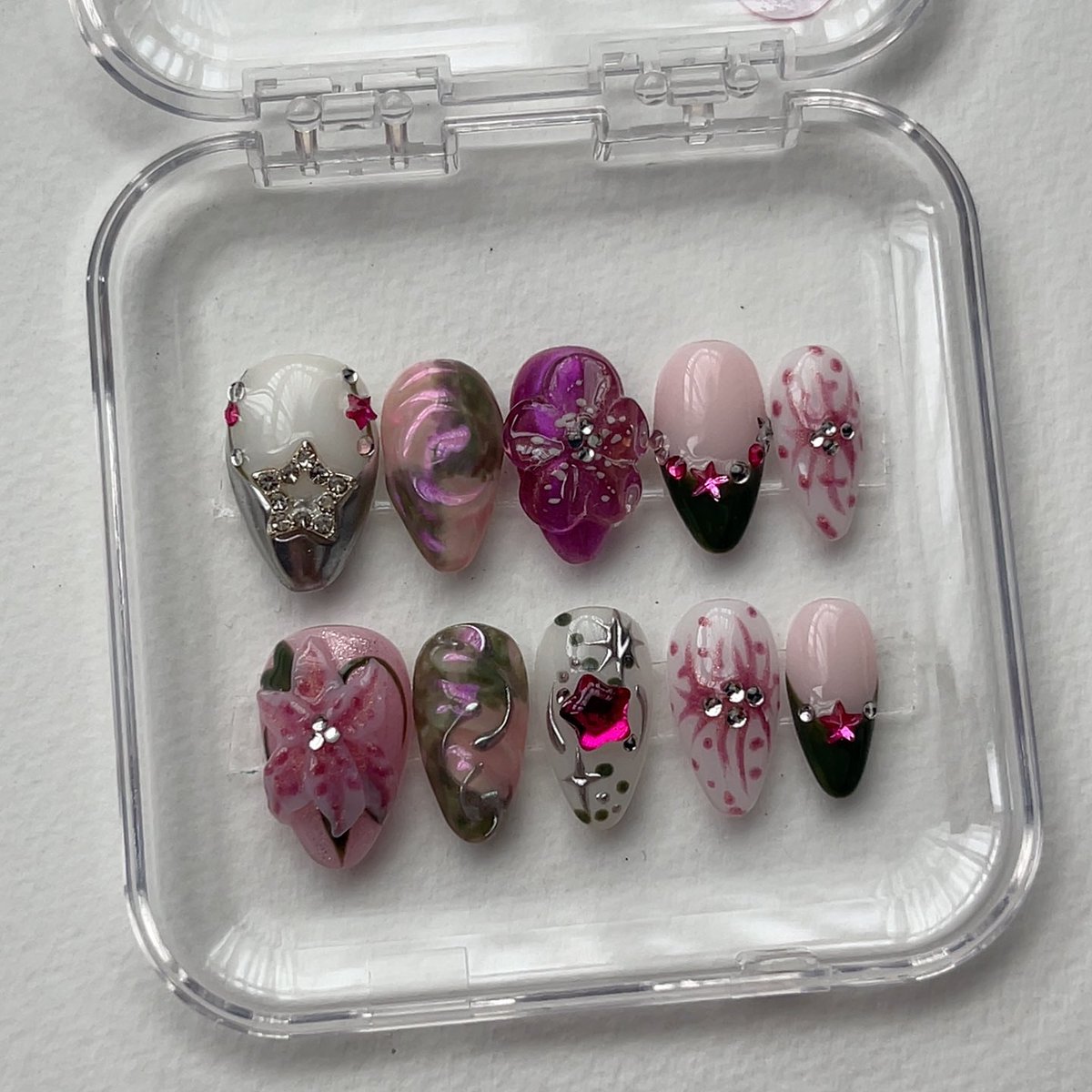 Mitten Kitten | Press-on Nails tweet media