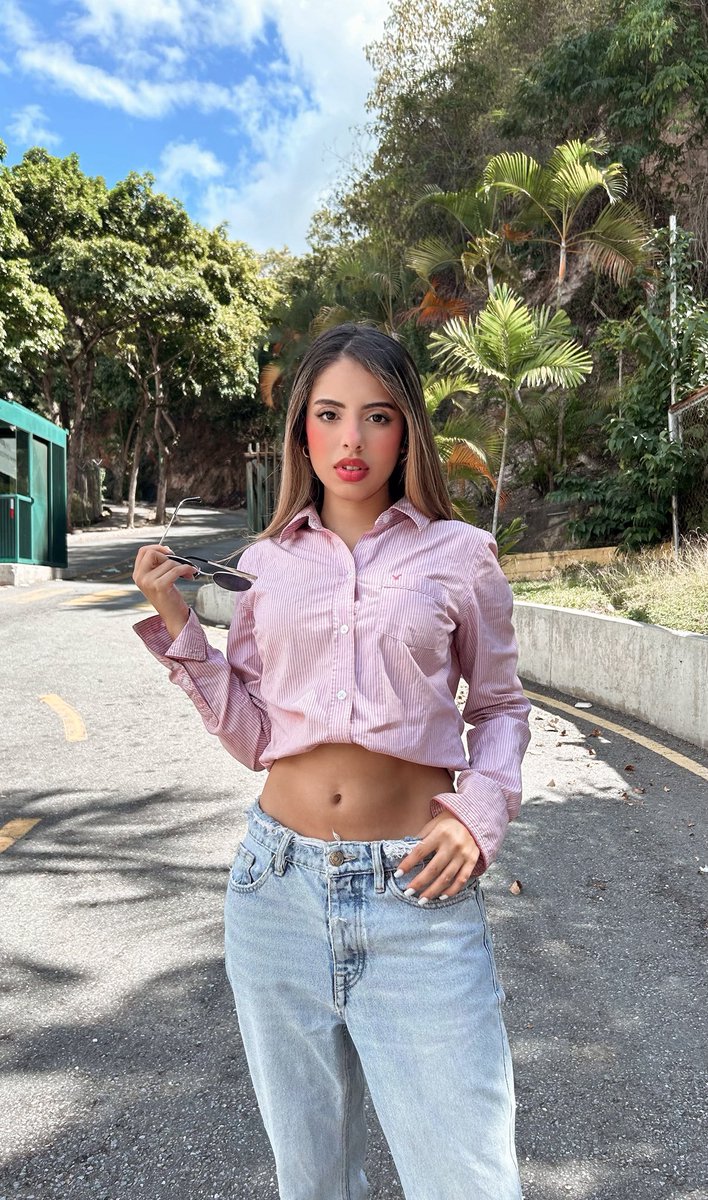 ByVictoria__'s tweet image. Busco marido para hacerle la vida imposible y dejarlo sin plata.