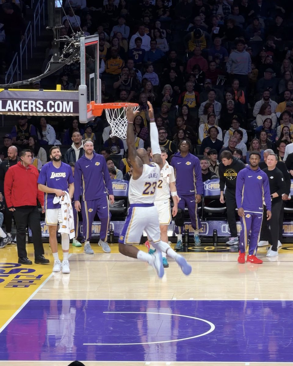 LADEig's tweet image. RT if this is your goat 😭