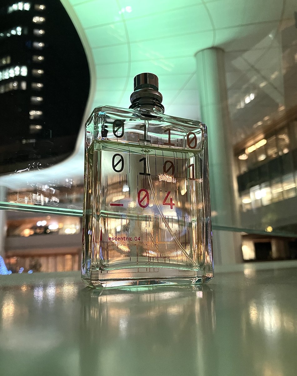 Escentric Molecules｜エセントリック04 サンダルウッド調の香料「ポリ