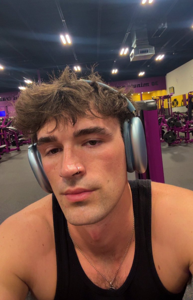 dustin tweet media