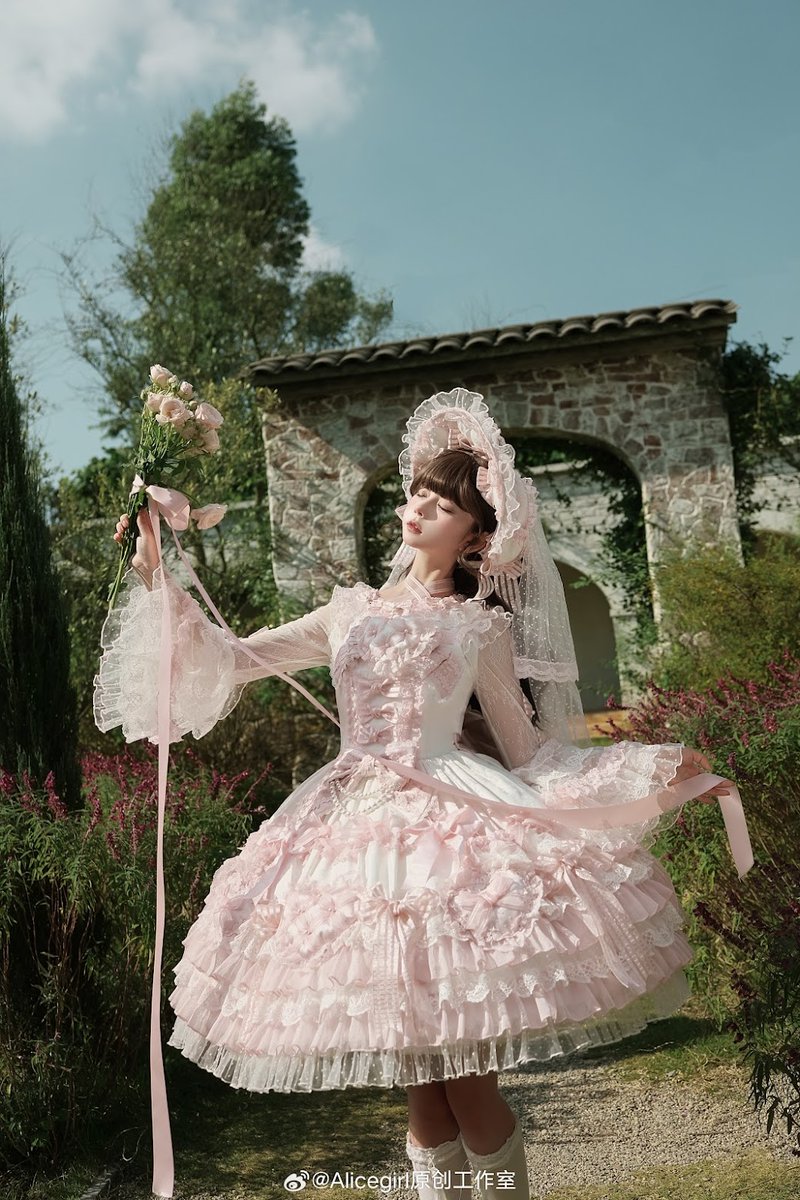 Roses on the Roof～ロリィタ＆クラシック【公式PR】 (@shiny5432