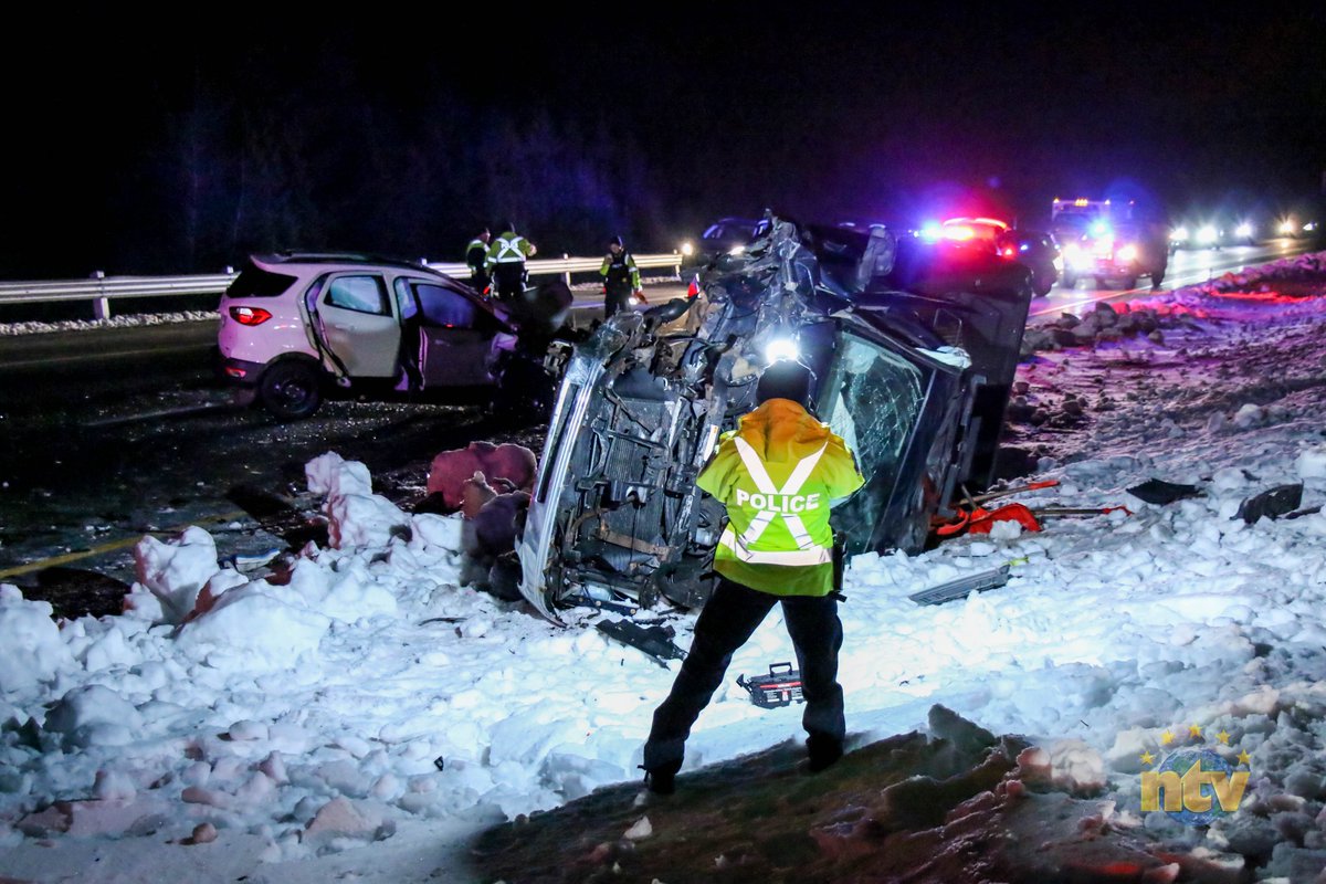 Noble41's tweet photo. A reported five people were taken to hospital following a head-on collision on the Outer Ring Road on Sunday evening. The collision reportedly caused by a driver traveling on the wrong side of the highway.
https://t.co/uzLGWIqTOE
#nltraffic @NTVNewsNL https://t.co/E8jya9e1dA