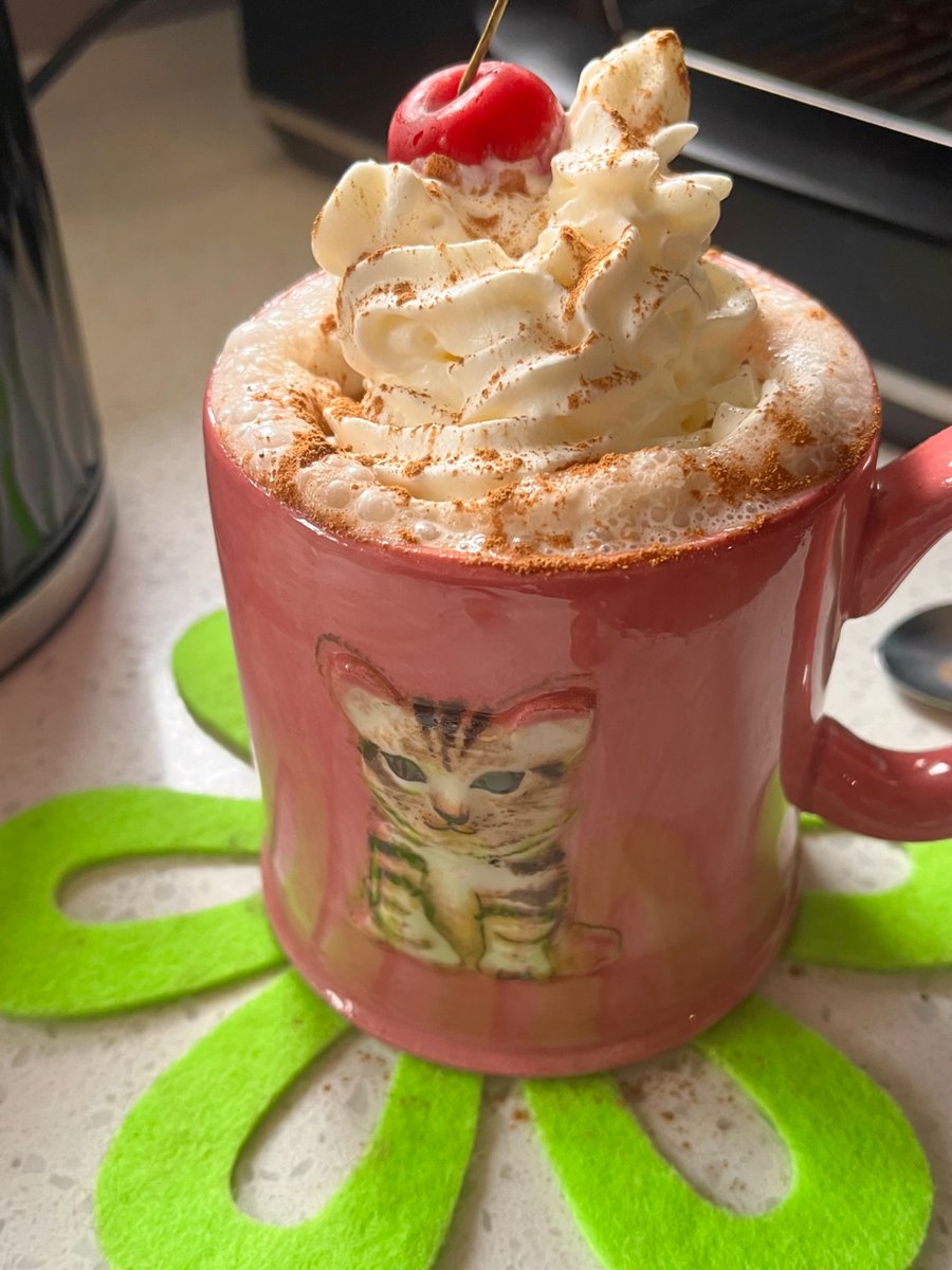 heyitsimi's tweet photo. it’s summer but it’s pouring with rain so i made a fancy hot chocolate https://t.co/stKOs4jKXu