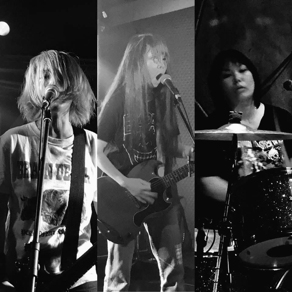 まだスケジュールには載ってないかもですがGOサインがありましたので軽く告知✨
移転が決定したBEARSの40周年記念のライブで超久々にベース弾いて叫び倒します🎸

4/11(土)難波BEARS

Depth
BY-PASS
TOAST
DJ MANOWAR

詳細はまた後々お伝えいたします‼️