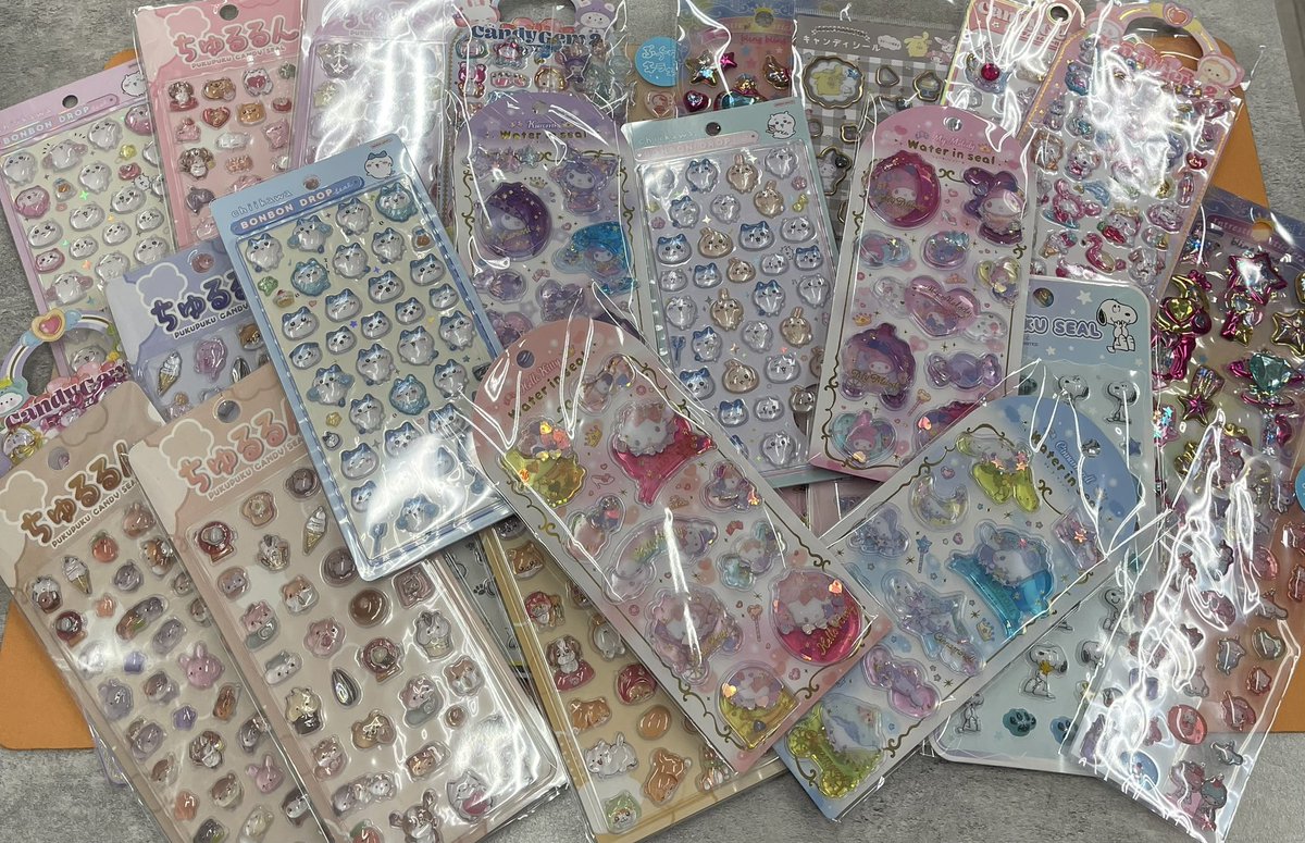 toys_peace1's tweet photo. 【お子様向け販売抽選用】

年始販売のシールお楽しみ袋❗️
以下の内容をご確認ください

①お楽しみ袋(1000円)
②お楽しみ袋(2000円)

※当店は小さなお店です。お客様に満足いただける入荷は本当にございません。
従業員一同努力しておりますので、必ずルールをお守り頂き楽しんで頂ければ幸いです。 https://t.co/GK2l9vu0SX