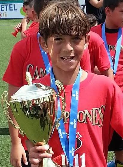 ProfeLDA_'s tweet image. Kenneth es un jugador con muchísimo talento, pero que últimamente ha destacado más por sus declaraciones que por su fútbol. Es un jugador que Óscar puede recuperar, pero va a tener que poner mucho de su parte. Compromiso con los colores y el escudo. Bienvenido al Campeón. ⭐❤️🖤