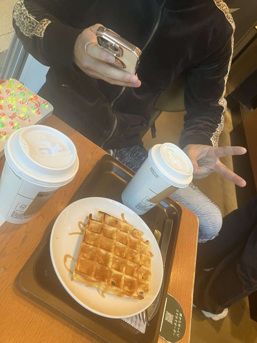 2件目、とりあえずスタバwww