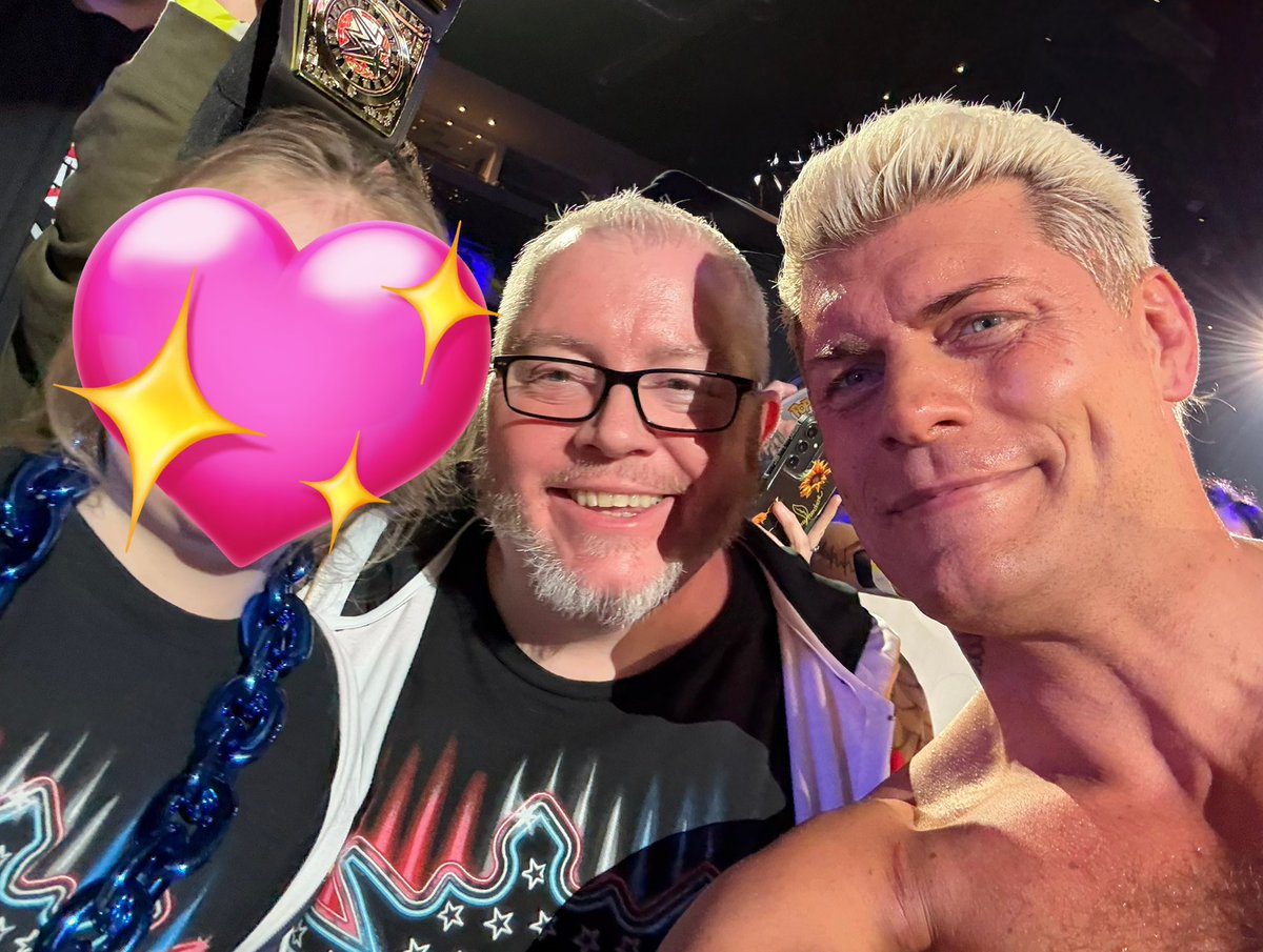 ooberfan's tweet image. An AMAZING night with my girl, at #wwerochester! She got to see her guy @CodyRhodes … gave her the biggest hug and signed her hat. Thank you Cody for making this Dad and his little girl’s night #nightmarefamily ❤️🤍💙