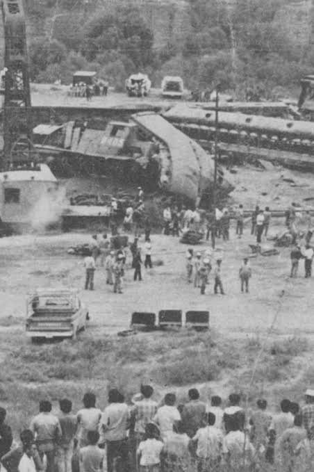 RedAMLOmx's tweet image. EL DOBLE RASERO:

En 1972, el Trenazo de Saltillo dejó más de 230 muertos por negligencia técnica y exceso de carga en trenes obsoletos. La prensa calló porque el régimen los controlaba. Hoy, ante cualquier incidente menor derivado de la etapa de pruebas o ajustes, montan un…