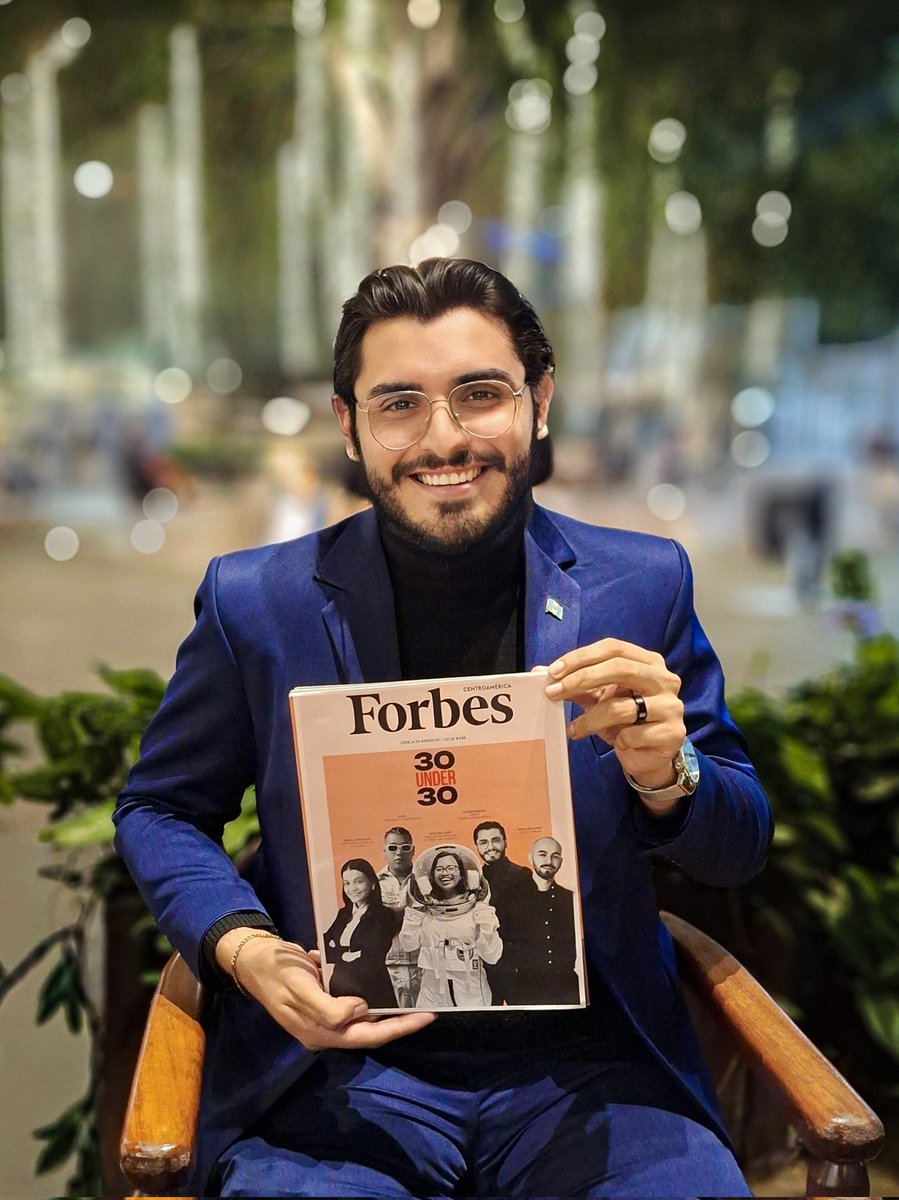 ozk404's tweet photo. Hoy por primera vez, me ví en la portada impresa de la revista #Forbes (@ForbesUnder30) y aún me cuesta asimilarlo, años atrás no solo parecía algo lejano, parecía imposible

Luchen por lo imposible, no se rindan, den batalla hasta el final, porque quien no lo intenta, ya fracasó https://t.co/YpMk2Svhuk