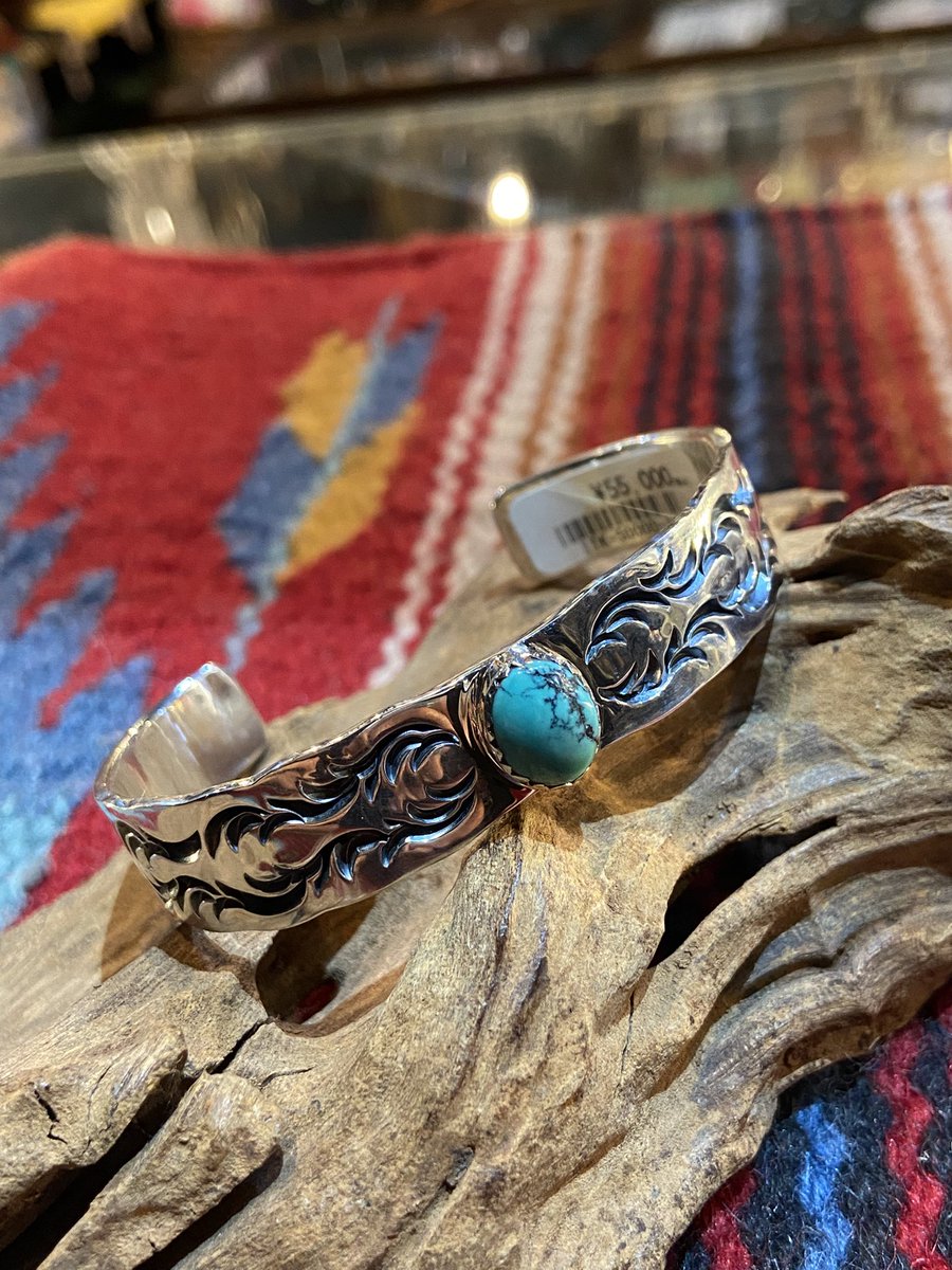 BIG HANDのターコイズのアラベスクバングルです✨サイドのアラベスクが
