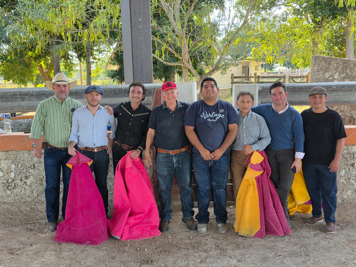 🌞 Nuevo día de campo en el Rancho La Natividad, 🏡 propiedad de D. Ángel Loria, 🐂 donde hemos tentado seis reses de la ganadería Tres Reyes.

Jornada con un juego de lo más dispar, pero siempre enfocados en la preparación. 🤝✨

🔄 Seguimos.