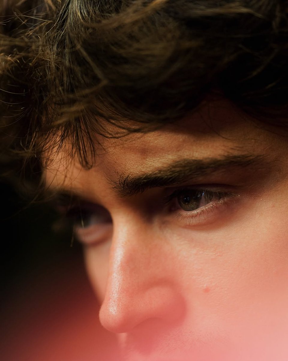 Stephen_Smithfk's tweet photo. The stare is everything ⚡️ https://t.co/Ex8bEuc27A