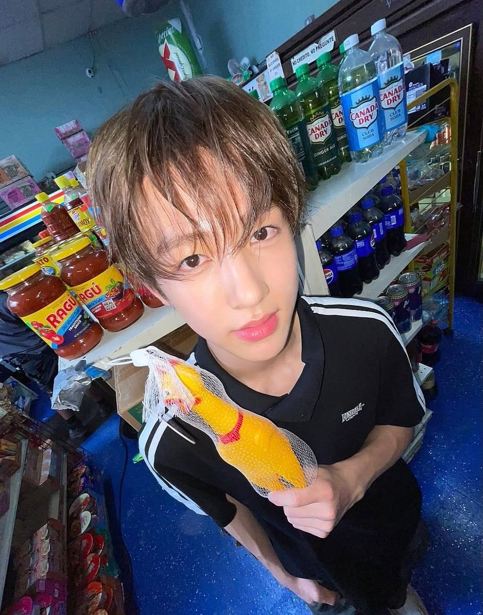 sheezapage's tweet image. mau layout req yang cocok pake foto inii #zonauang