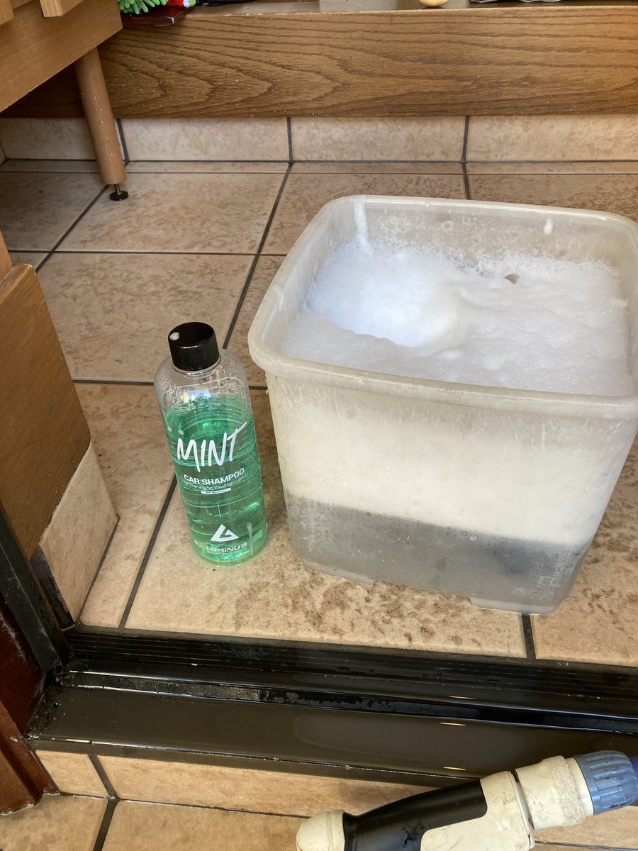NisiyanMasters's tweet image. #LUMINUS
#MINT
#玄関掃除
大掃除後半戦😅
玄関周りの洗浄はルミナスのミントシャンプー☺
爽やかな香りがちょうど良いですね♪