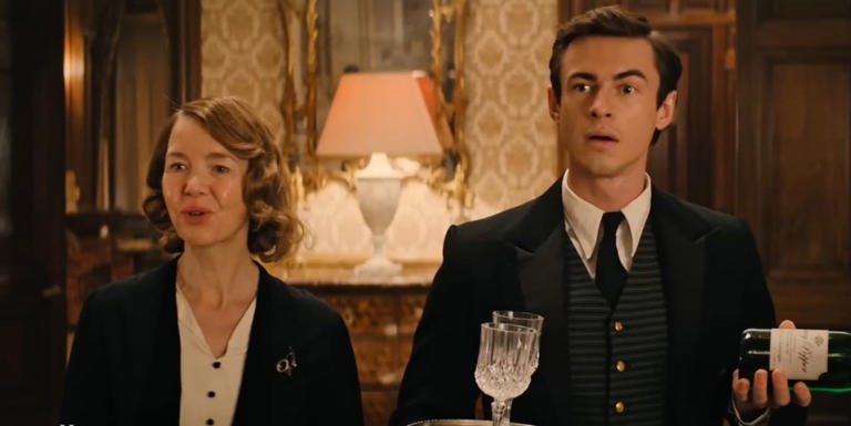 FanFunDamian's tweet photo. TOP Damian Lewis Moments 2025 continues with Fackham Hall - a gloriously unhinged spoof of the British period drama! Now at movie theaters in the US/UK & available for streaming on major platforms: https://t.co/wm1FdRI8Dn #DamianLewis #ThomasinMcKenzie #BenRadcliffe #TomFelton #KatherineWaterston #JimmyCarr #JimOHanlon