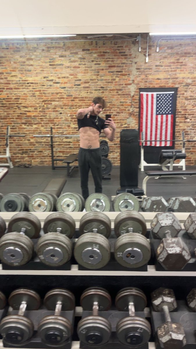 CashMasterRodd's tweet image. I look in the mirror 🪞 and I see GREATNESS. A TRUE ALPHA. 

What do you see? 😈 

@diamond__here @topalphamales @RT4MastersWorld @BetaBitch87 @toeypromo