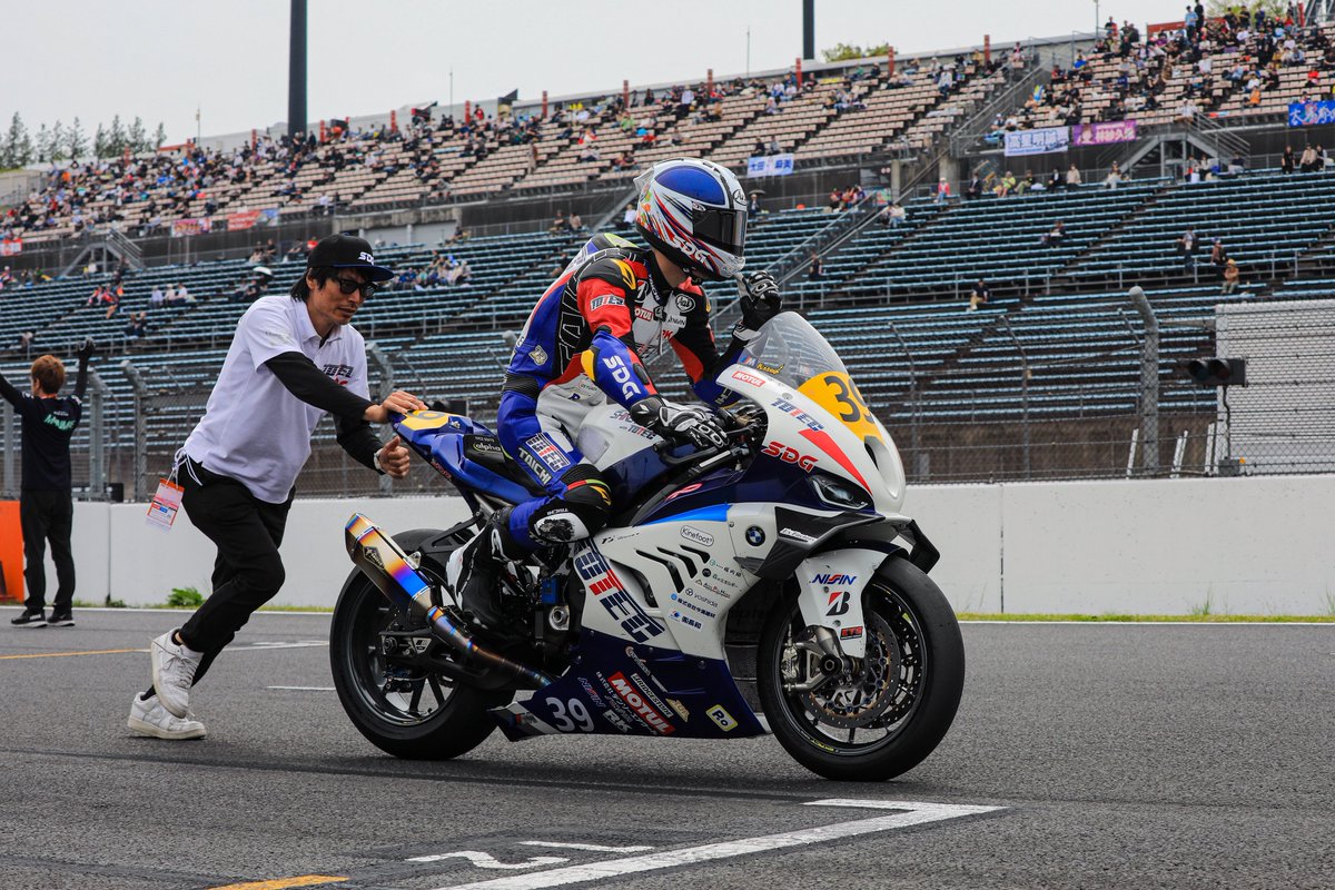 ひなマキページです♡ 鈴鹿8耐に僕が産まれる10数年前から参戦し、出場回数脅威の5倍以上