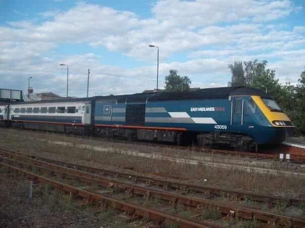 En 2023, <a href="/GarethDennis/">Gareth Dennis</a> uno de los expertos traídos de UK, mostró estas fotos de los trenes británicos HST, donde los soportes del tren interoceanico estaban dañados. Dijo que la gente de la Marina no sabía de trenes y nadie entendía.