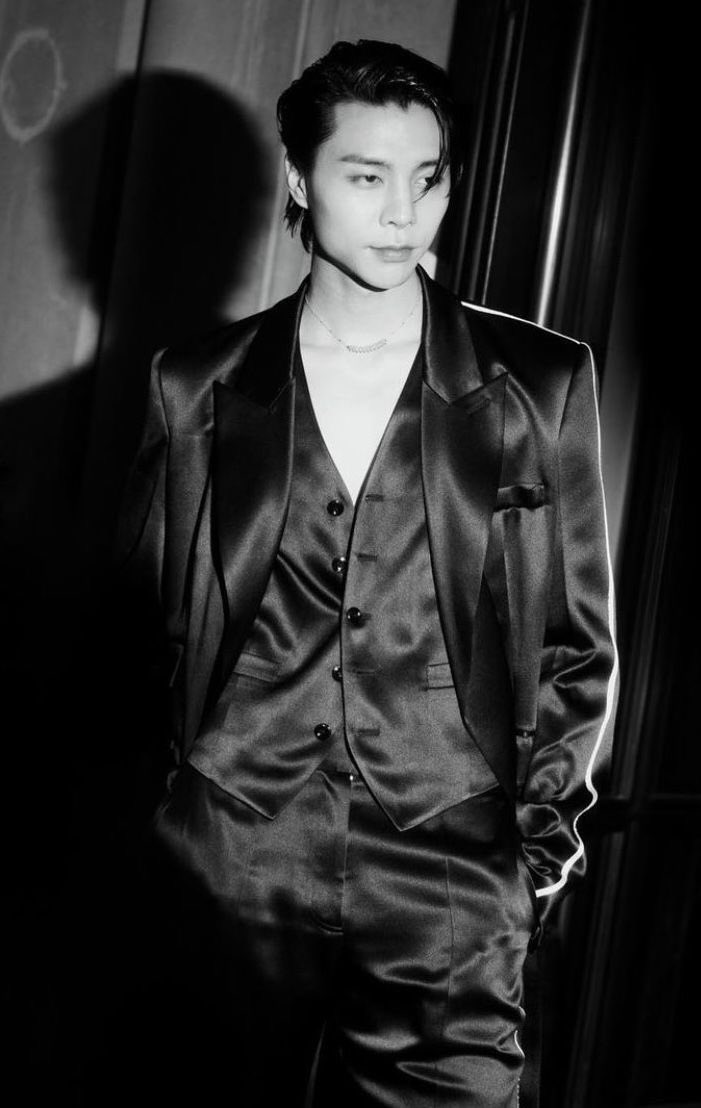 johnnysbitxh's tweet image. No one will ever understand how iconic Johnny Suh was at the Met Gala.