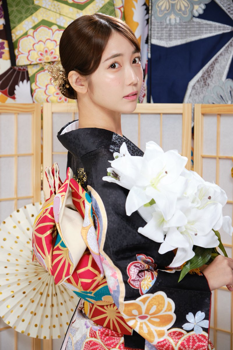 🎍新年ご挨拶オンラインサイン会🎍

2026年1月6日(火)

お着物で新年のご挨拶をお名前をお呼びしながらさせていただきます✨

2026年初きすみ、お迎えしてくれますか…？
・うなじver.
・正座ご挨拶ver.
・足チラ見せver.
・上目遣いver.
・振り返りver.
の5種類とります💜

https://t.co/xmvCSHyPu8 https://t.co/eJQs6jOGzQ