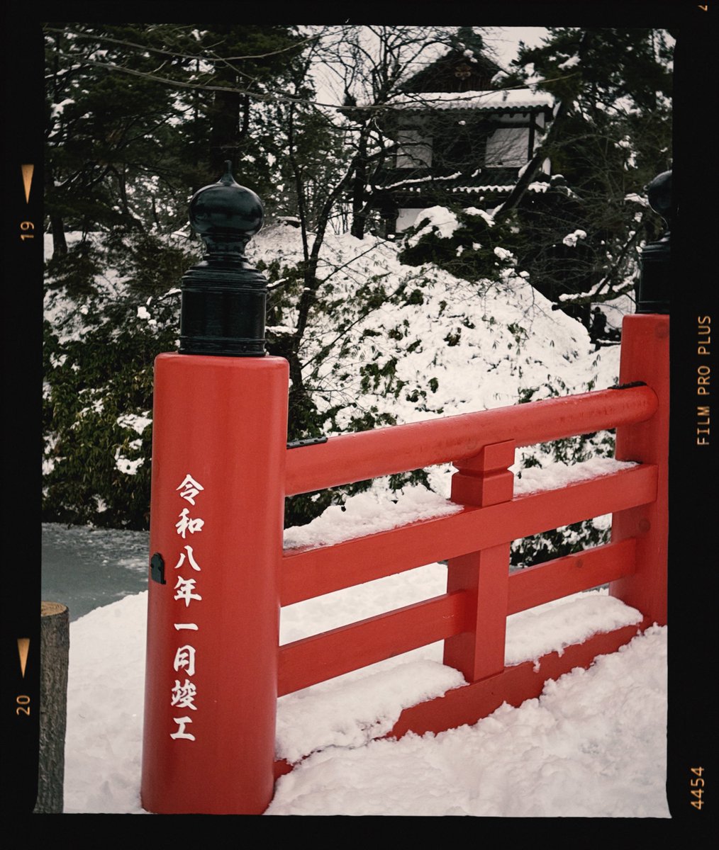 OramacJ's tweet photo. 弘前城、日本一の超時空要塞 https://t.co/poITJnvVzB
