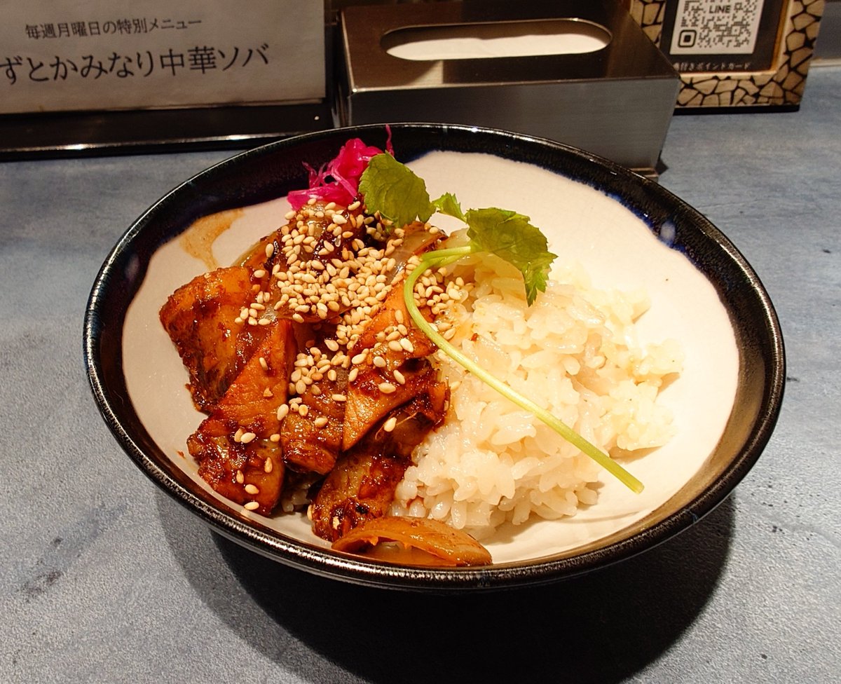 うずとかみなり
久我さん中華そば最終日。
醤油中華ソバ
煮干醤油中華ソバ
チャーシュー胡椒飯
四万十ポーク肉汁焼売

店内のお客さん、店員さんみんなの和やかな雰囲気の中で、最高の一杯をいただきました。
ごちそうさまでした！🤩

あと1日ありますが、今後のご活躍を楽しみにしております😀👍